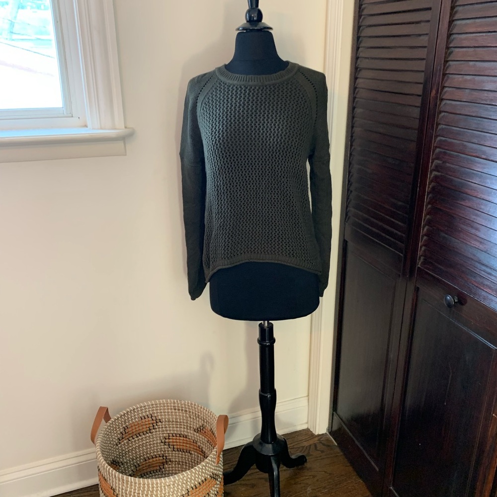 Olive green sweater - size Medium